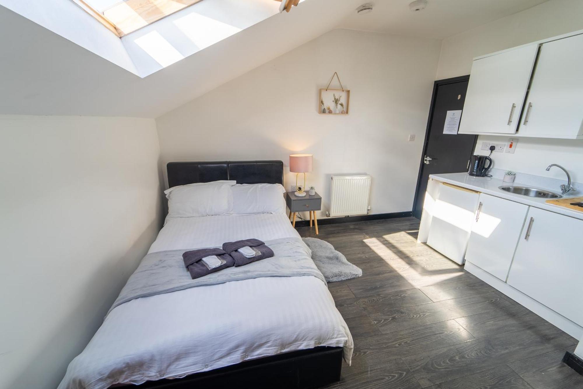 Staysa Equipped Studios Near Qe And Uob In Guesthouse Close To The City! Бирмингем Номер фото