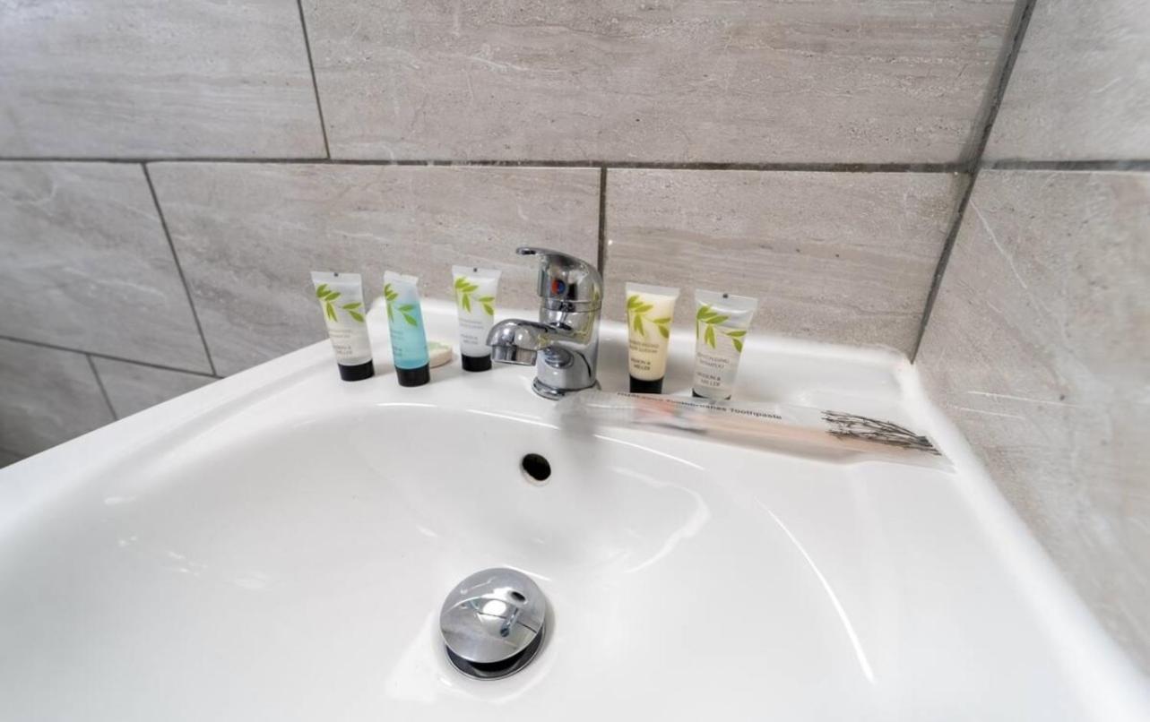 Staysa Equipped Studios Near Qe And Uob In Guesthouse Close To The City! Бирмингем Экстерьер фото