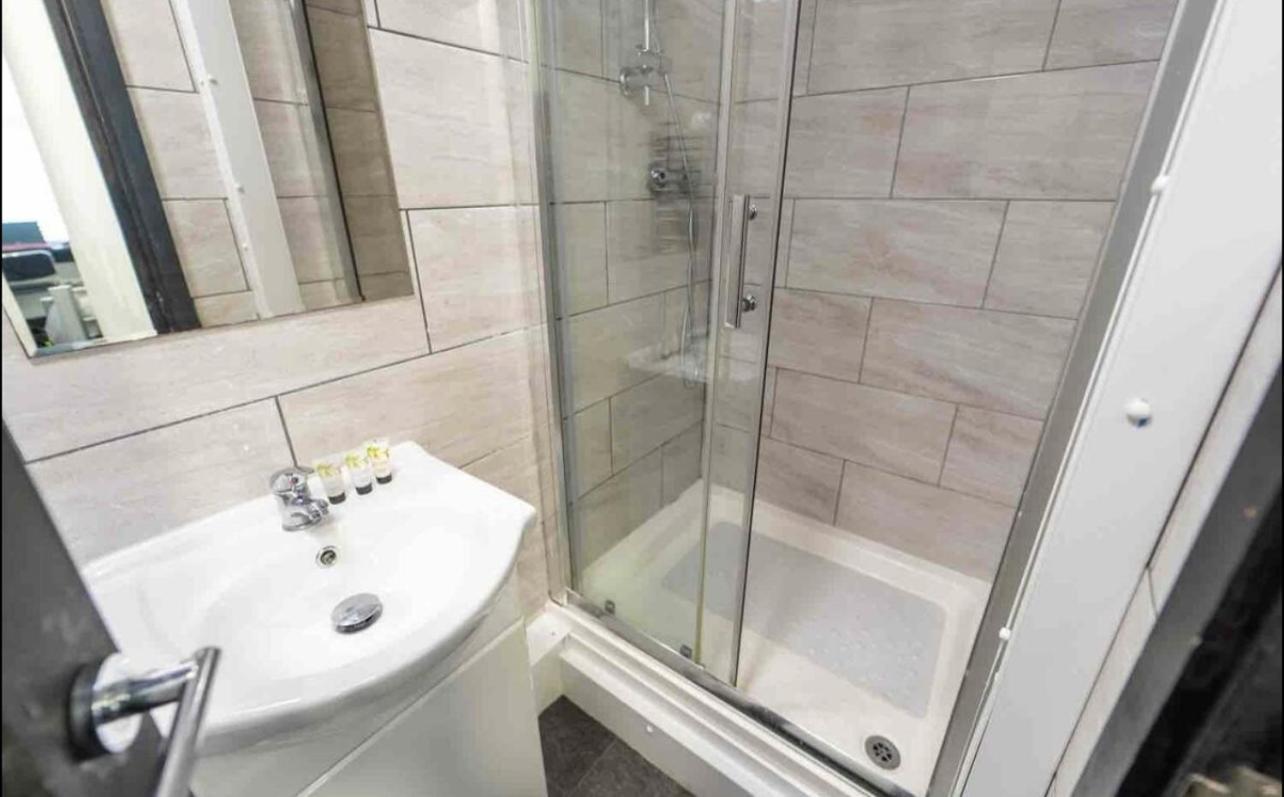 Staysa Equipped Studios Near Qe And Uob In Guesthouse Close To The City! Бирмингем Экстерьер фото